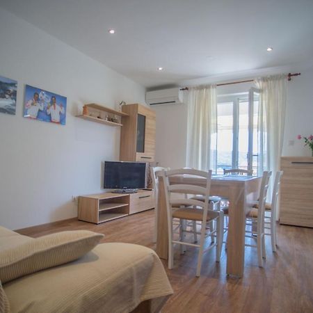 Apartman Marenic Cres Exterior photo