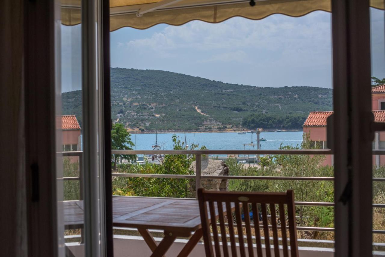 Apartman Marenic Cres Exterior photo